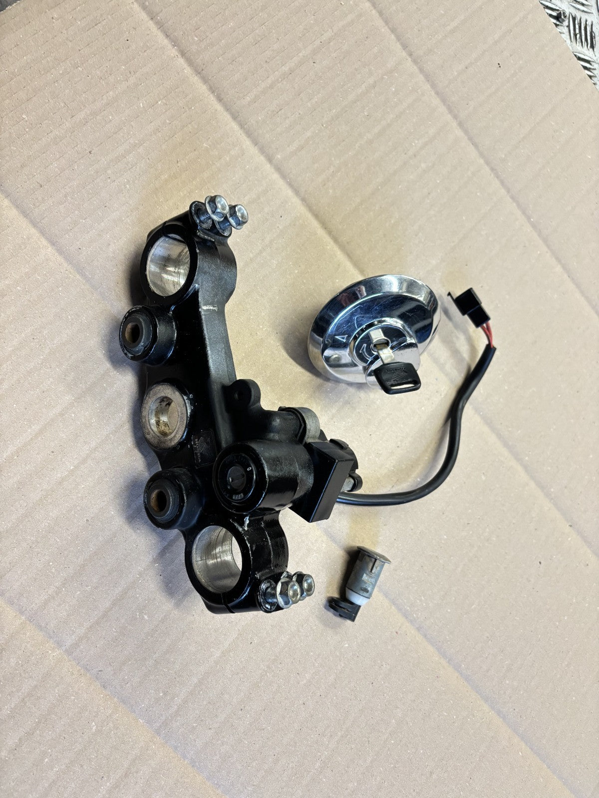 Nieman + bouchon essence + serrure de selle Honda 125 CLR - City Fly - JD18A