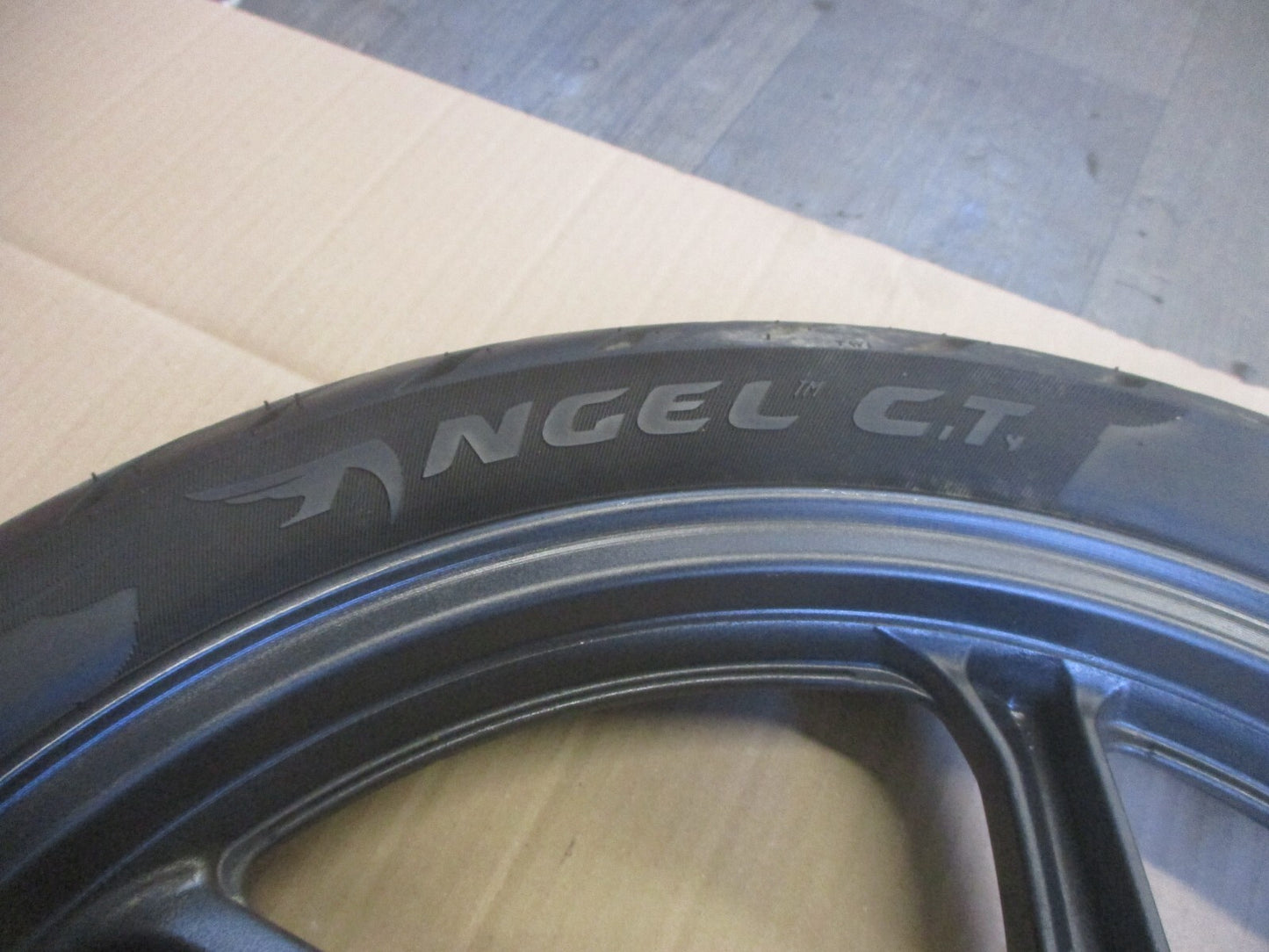 Roue arrière avec pneu peu roulé pour Honda 125 CBF - JC40A