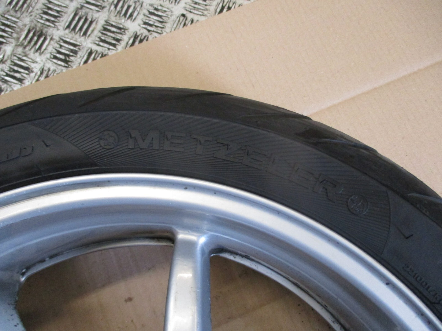 Roue arrière avec pneu bon état pour Honda 750 VFR - RC36 - Type 1 - 1990/1993