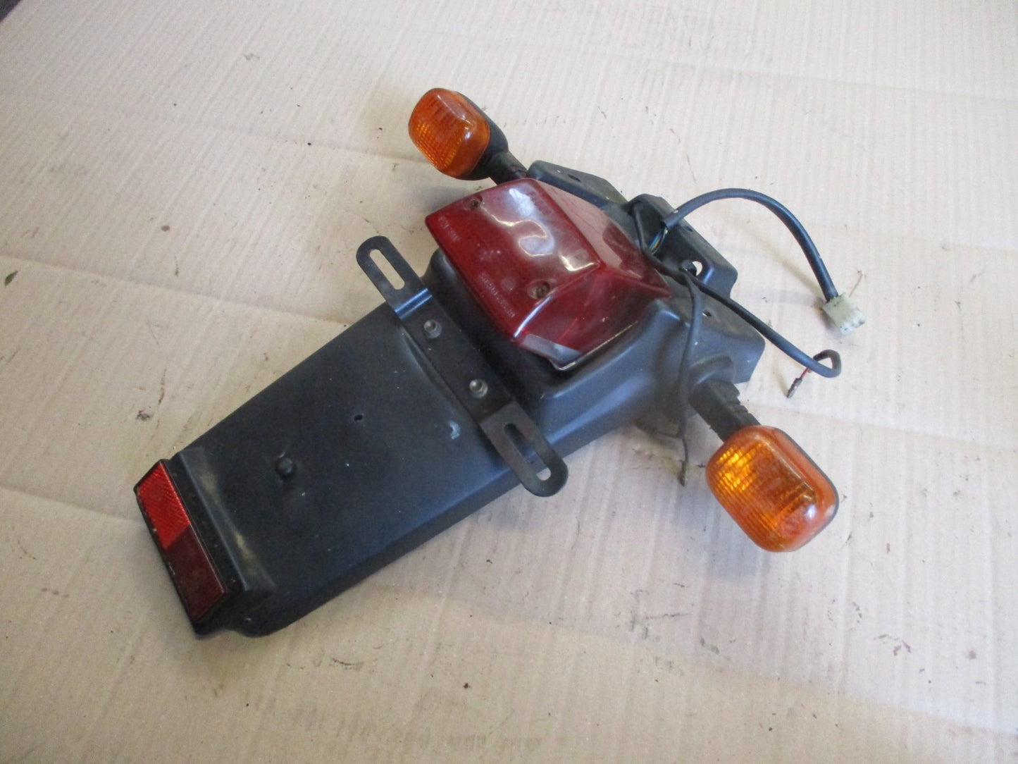 Bavette + feu + clignotants arrières pour Cagiva 350 - W12 - 2N1