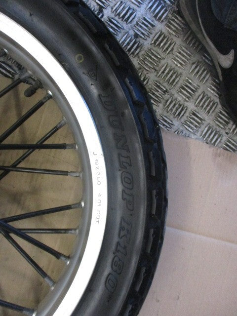 Roue avant avec pneu DUNLOP K180 bon état pour Yamaha 125 TW - DE01 - DE054