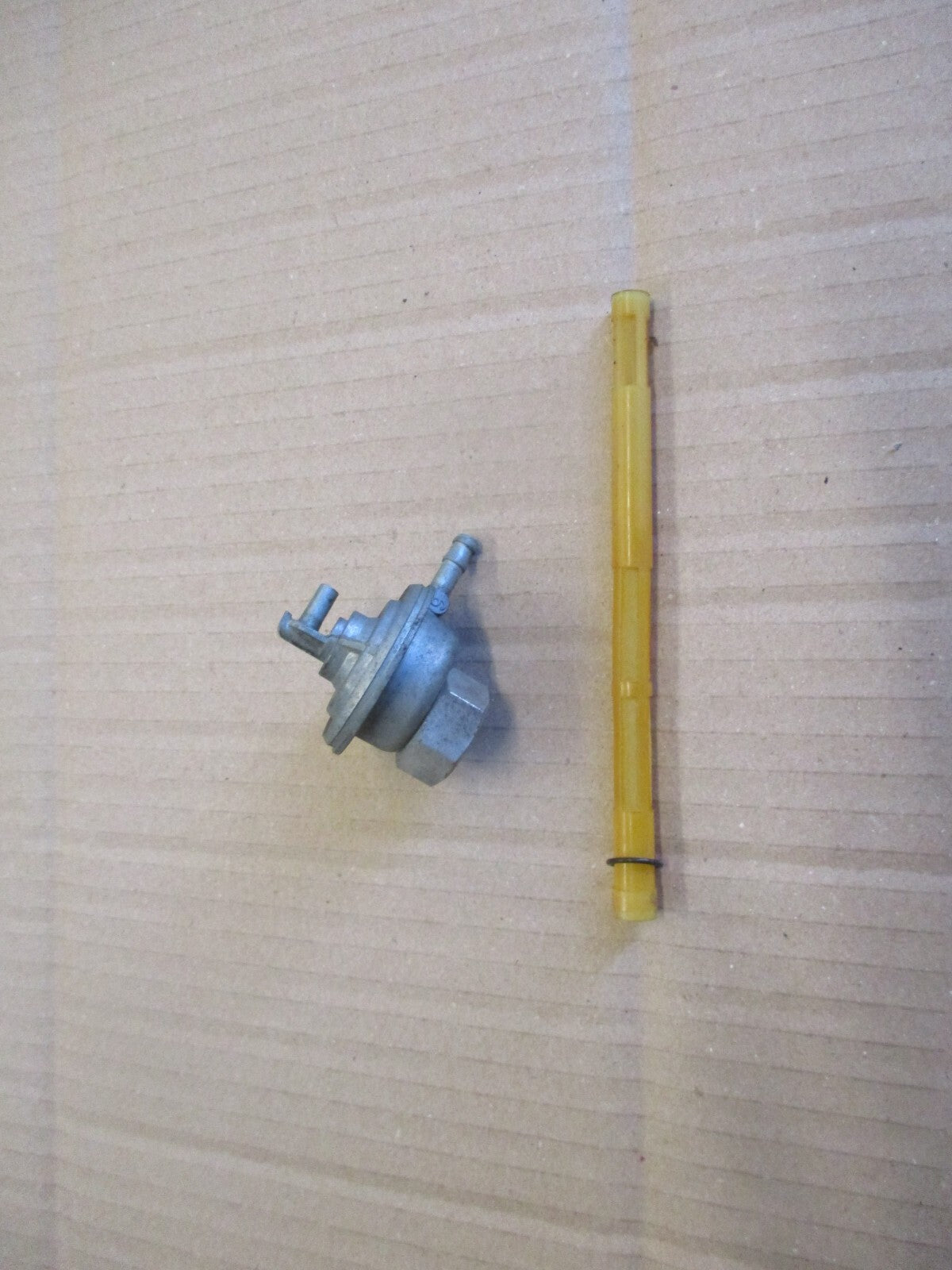 Robinet essence pour Honda 125 CBR - JC34