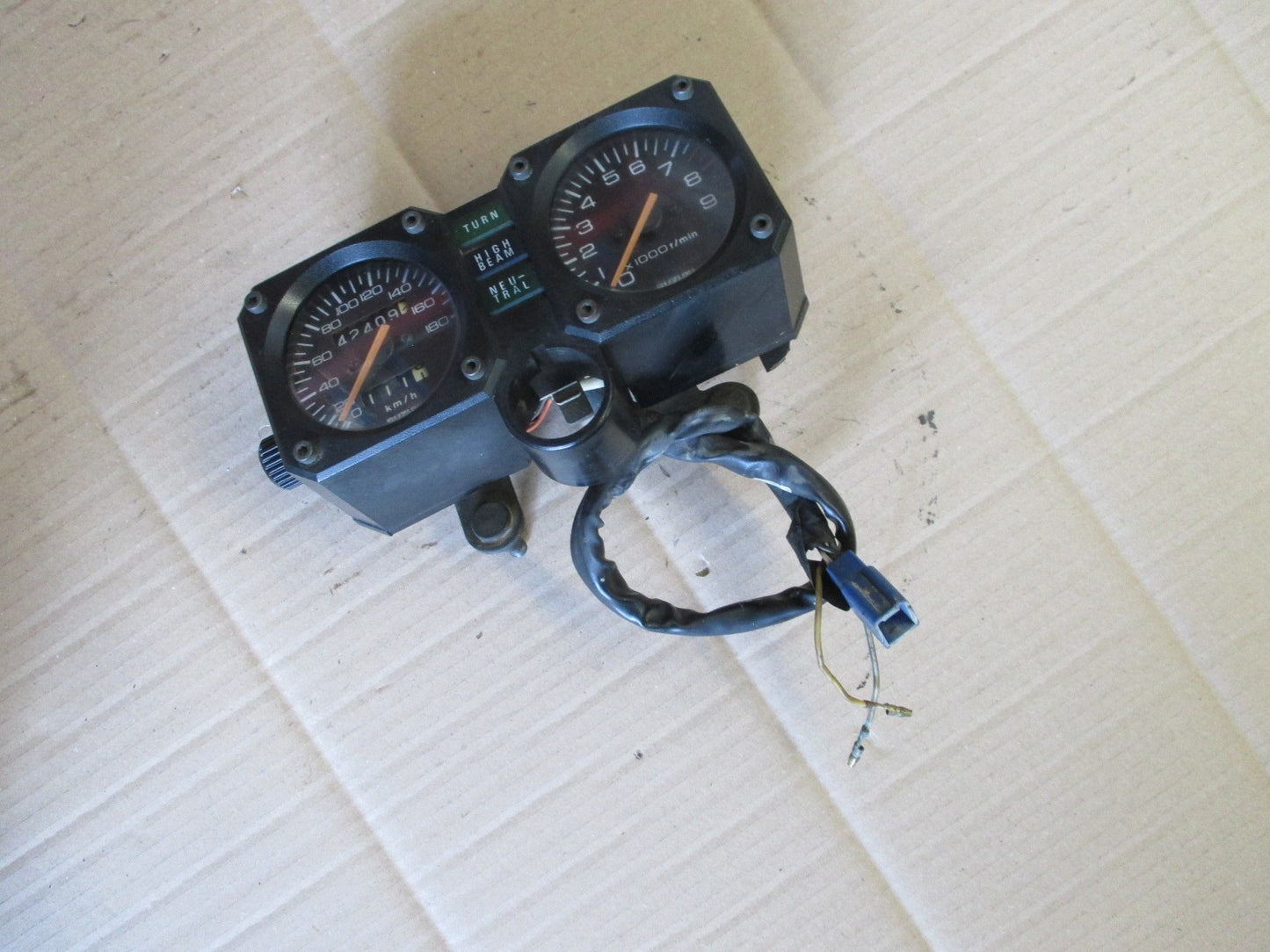 Bloc compteur compte tours 42409 kms pour Suzuki 750 DR - 800 DR - SR41A - SR42A
