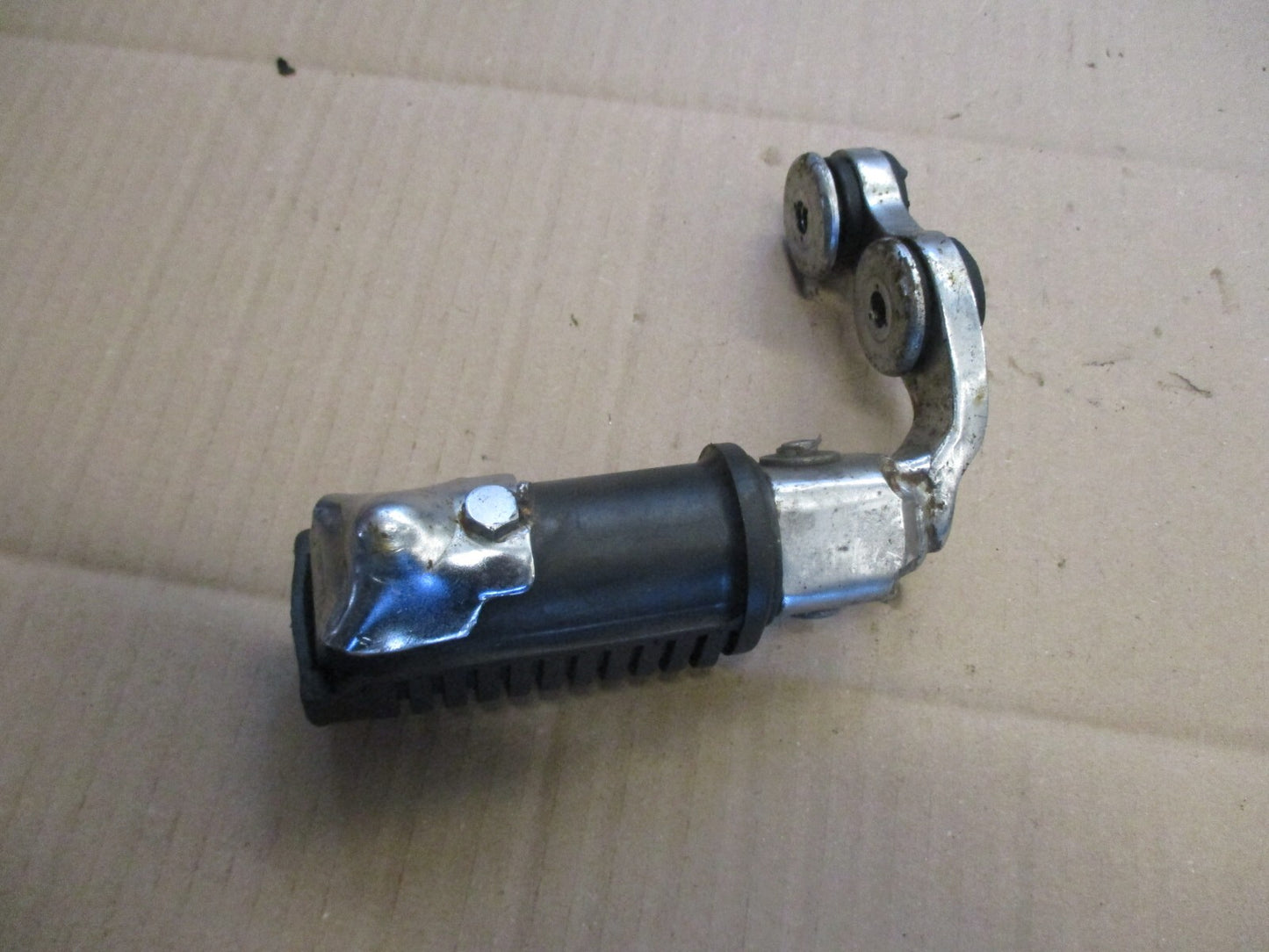 Cale pied avant gauche pour Honda 125 CM - JC05