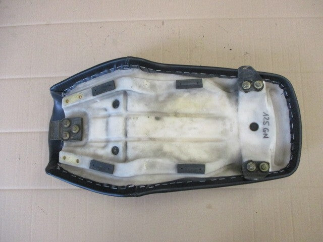 Selle refaite à neuf pour Suzuki 125 GN - NF41A