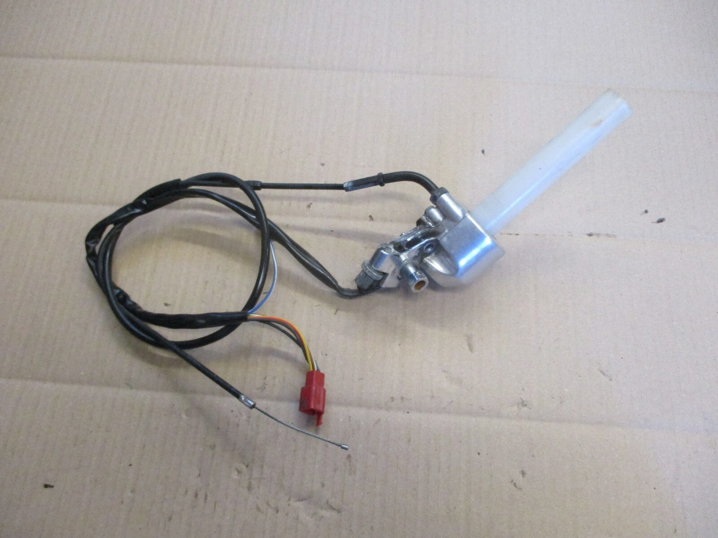 Cocotte droite + poignée d'accélérateur + cable pour Honda 125 CM - JC05