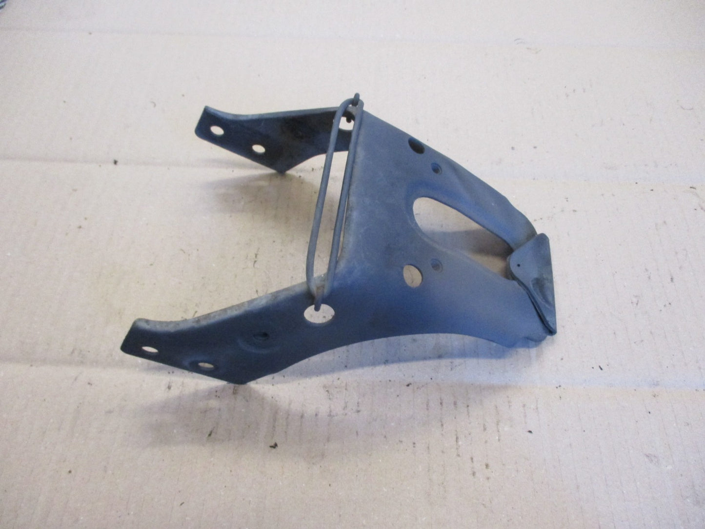 Support garde boue arrière pour Honda 125 CBT - CB125T - 125 Twin