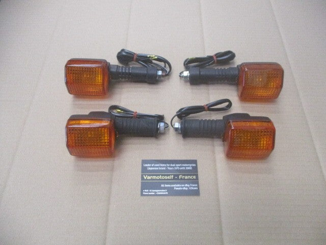 Clignotants NEUFS pour Honda 600 XLL - XLM - XLLM - XLRM - PD04