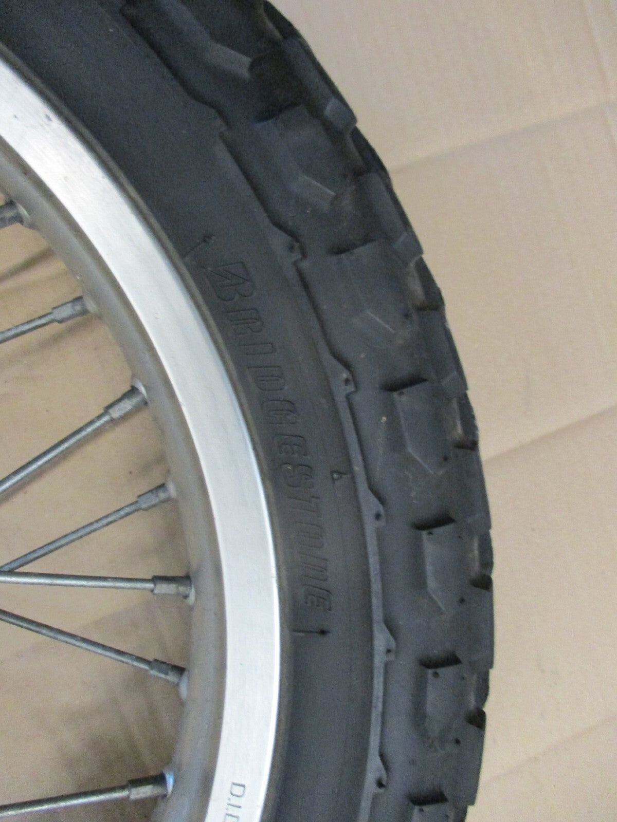 Roue avant avec pneu bon état pour Yamaha 125 TW - DE01 - DE054