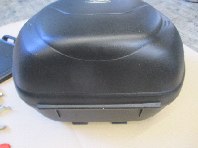 Top case + support GIVI, comme neuf, deux clés