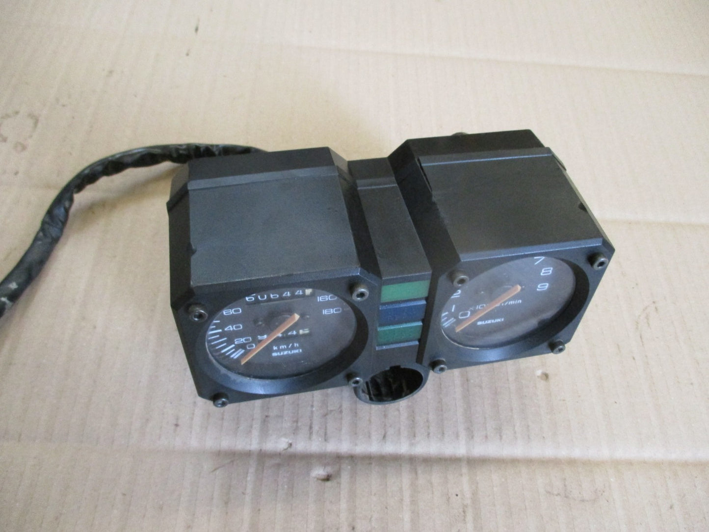Bloc compteur compte tours 60644 kms pour Suzuki 750 DR - 800 DR - SR41A - SR42A