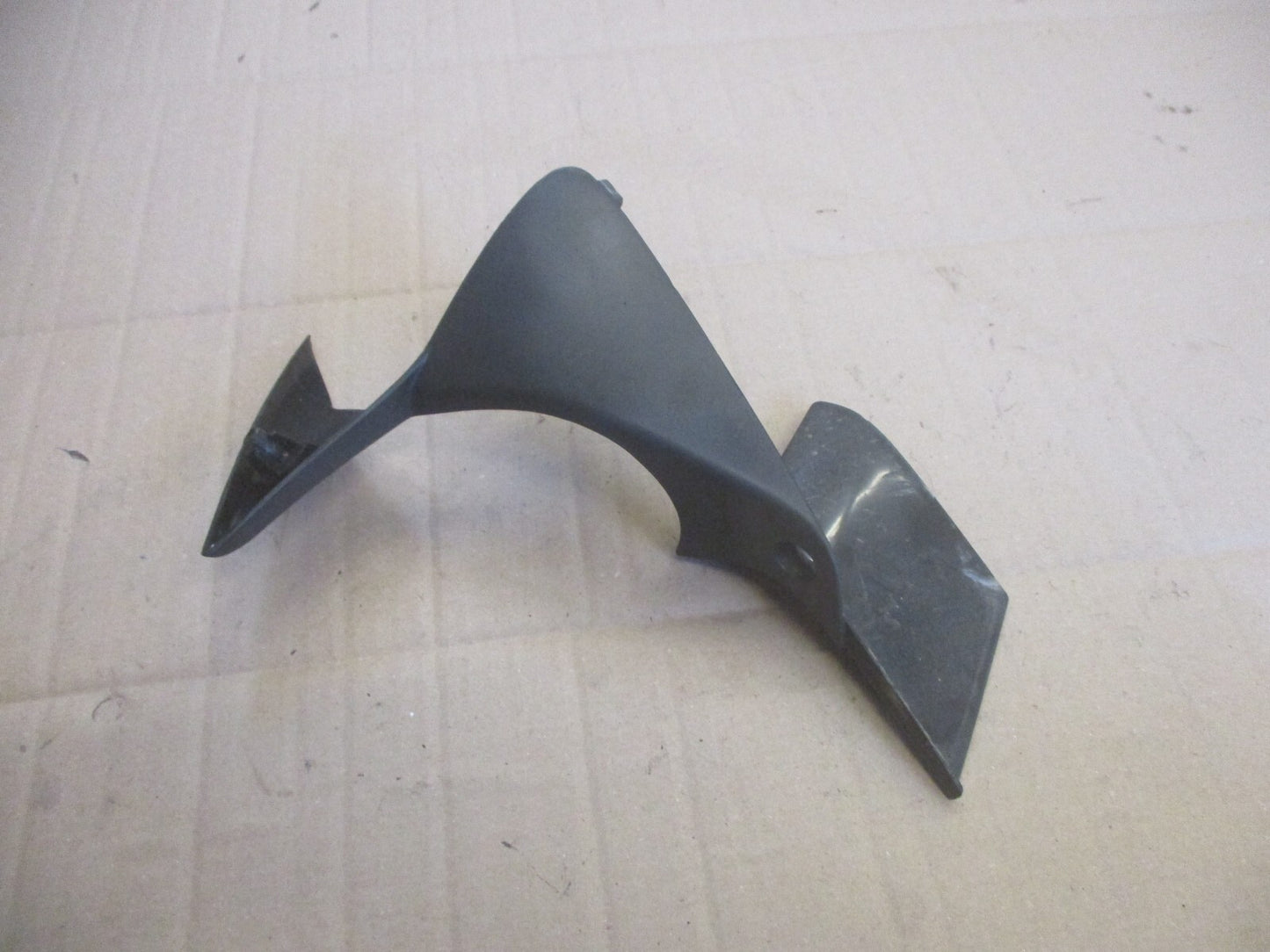 Entourage de compteur droit pour Honda 125 CBR - JC34