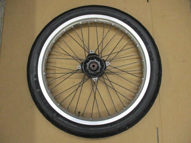 Roue avant avec pneu très bon état pour Suzuki 750 DR - 800 DR - SR41 - SR42A