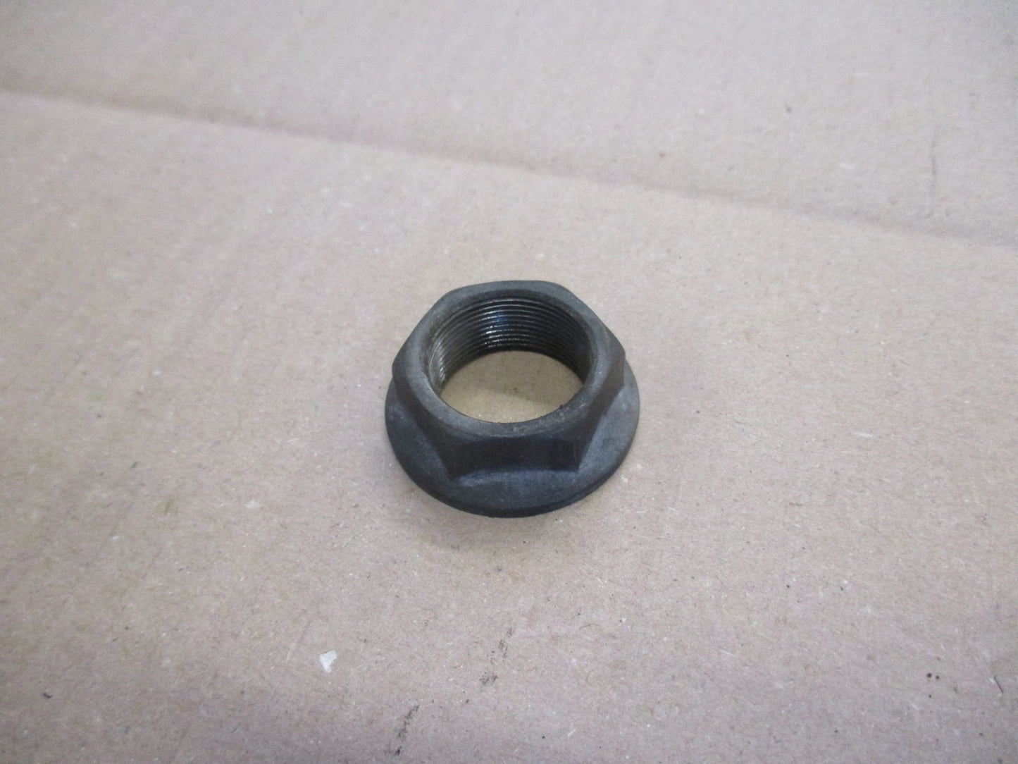 Ecrou supérieur de tés de fourche pour Yamaha 125 TW - DE01