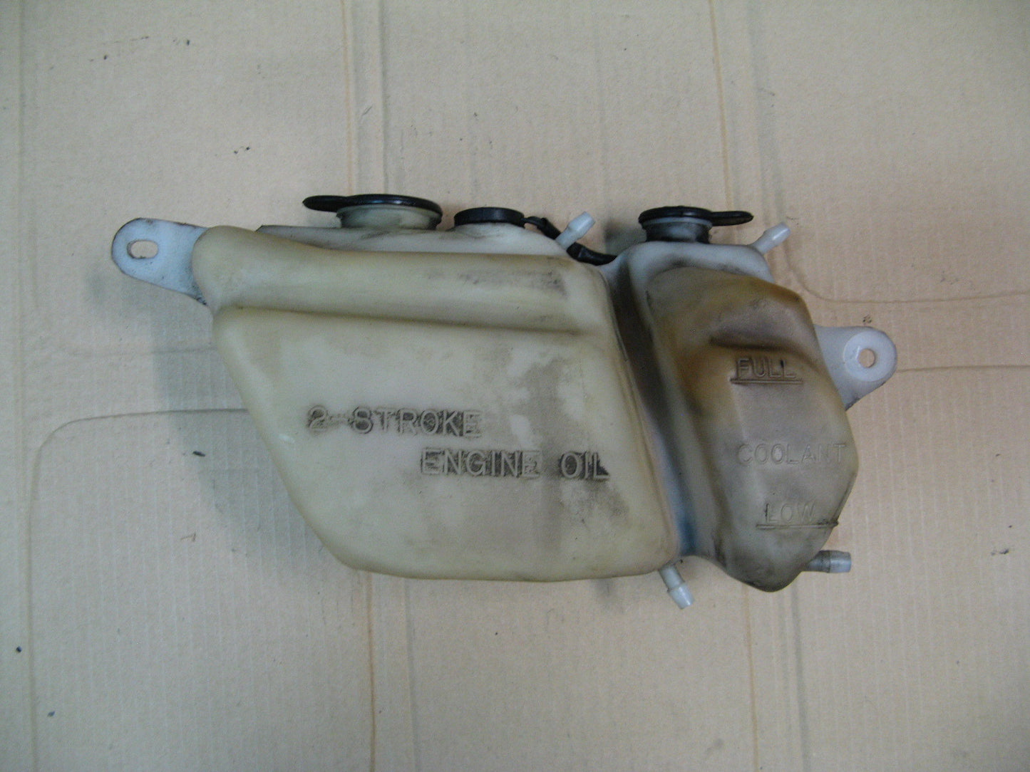 Réservoir d'huile et d'eau pour Yamaha 80 DTLC - 53W