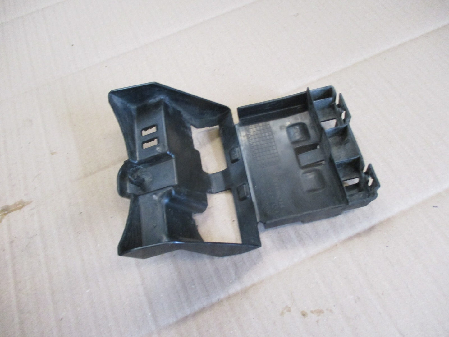 Cache supérieur de batterie pour Honda 125 CBR - JC50 - 2011 / 2018