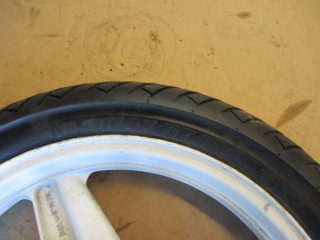 Roue avant avec pneu BT45F quasi neuf Honda 600 CBR - PC19