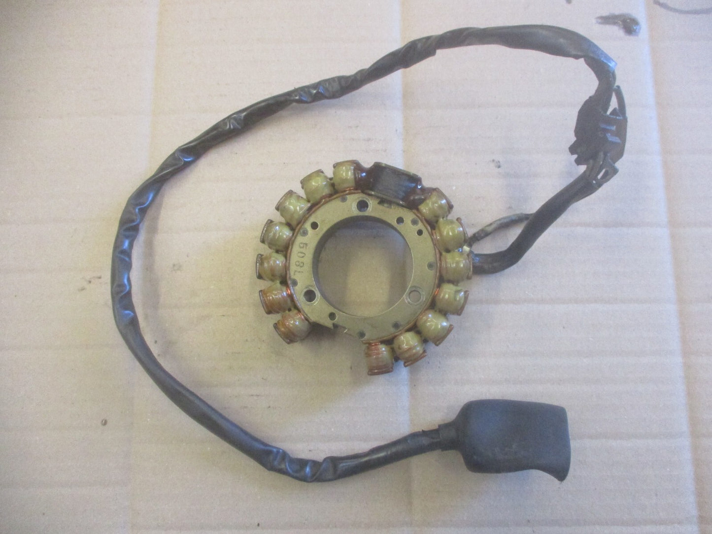 Stator d'allumage quasi neuf pour Honda 600 XLL - XLM - XLLM - PD04