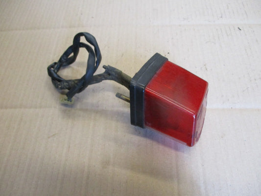 Feu arrière + caoutchouc pour Yamaha 125 DTLC - 10V