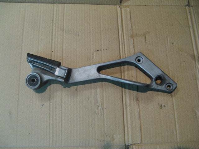 Platine cale pied arrière droite pour Yamaha 850 TDM - 3VD