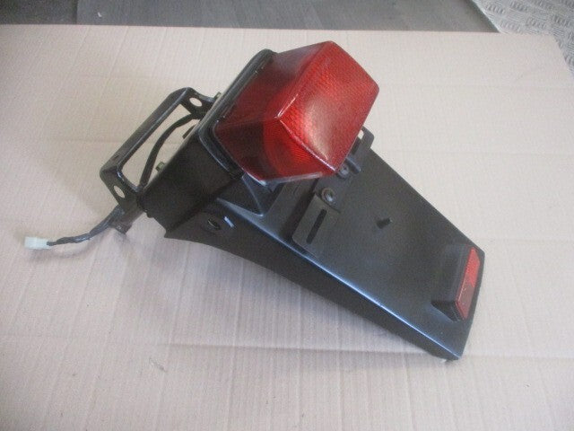 Bavette + feu arrière pour Suzuki 650 DR RS SE - SP42A - SP43A