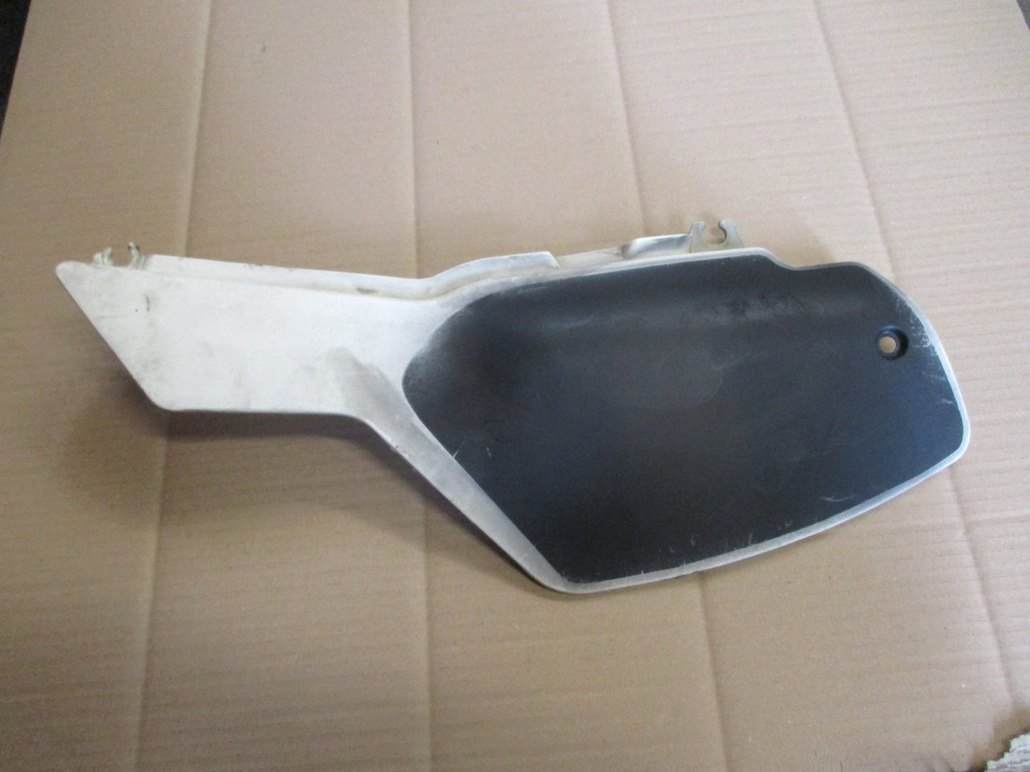 Cache latéral gauche pour Yamaha 125 DTLC - 34X - 1HR - 57U