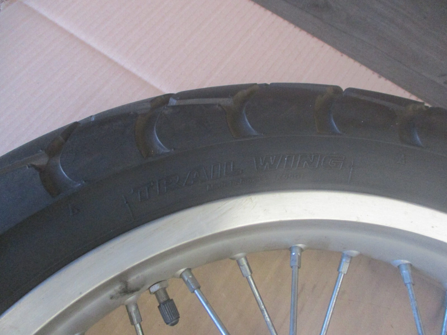 Roue avant avec pneu BRIDGESTON TW-203 bon état Yamaha 125 TW - DE01 - DE054