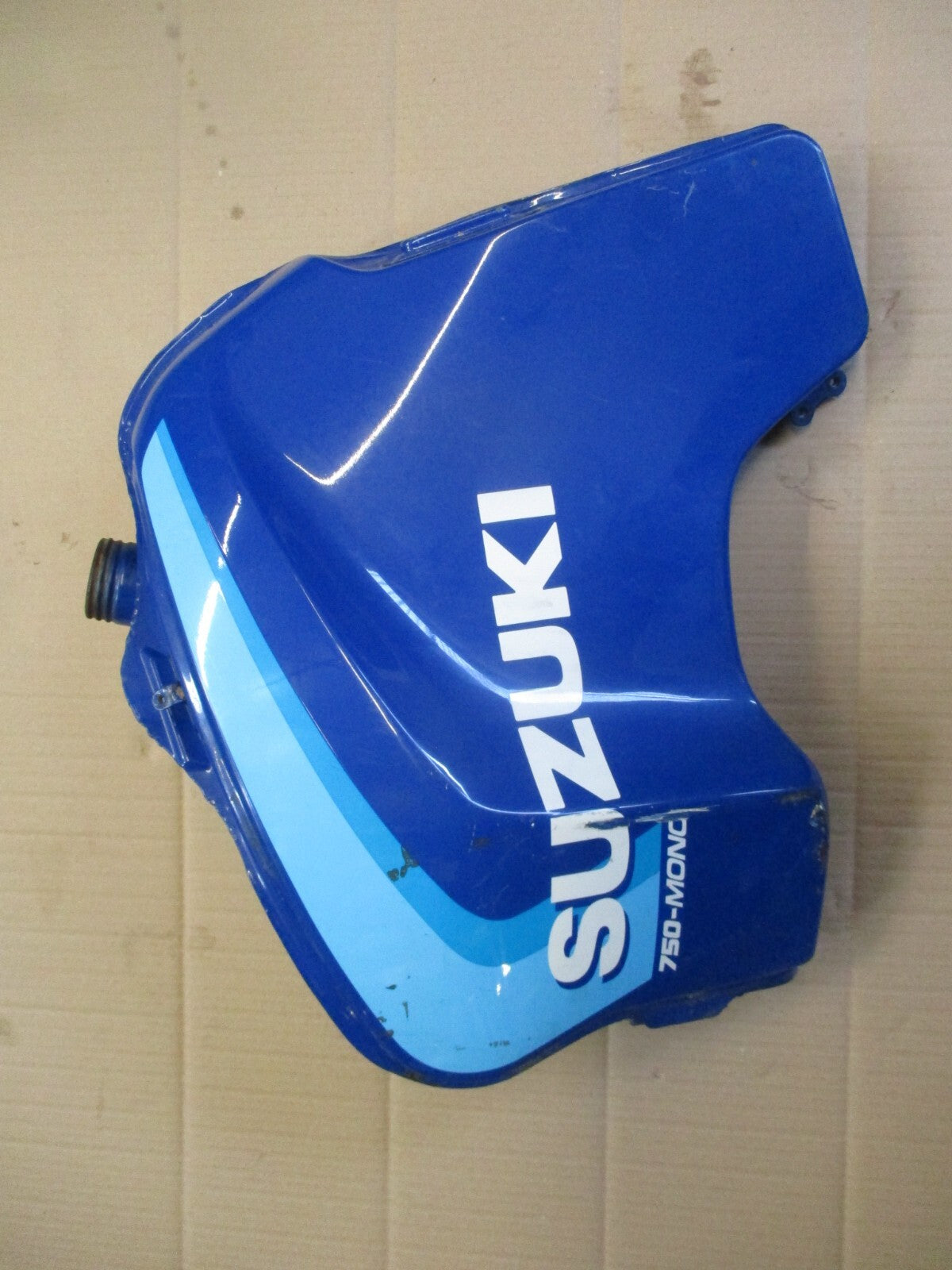 Réservoir droit et gauche pour Suzuki 750 DR - 800 DR - SR41 - SR42A