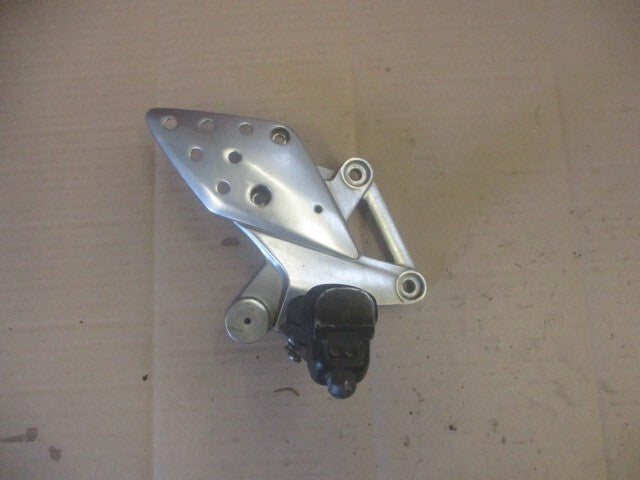 Platine cale pied avant droite pour Honda 125 CBR - JC39A
