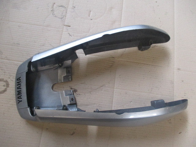 Caches arrière + plaque de dosseret pour Yamaha 125 YBR - RE031 - RE051