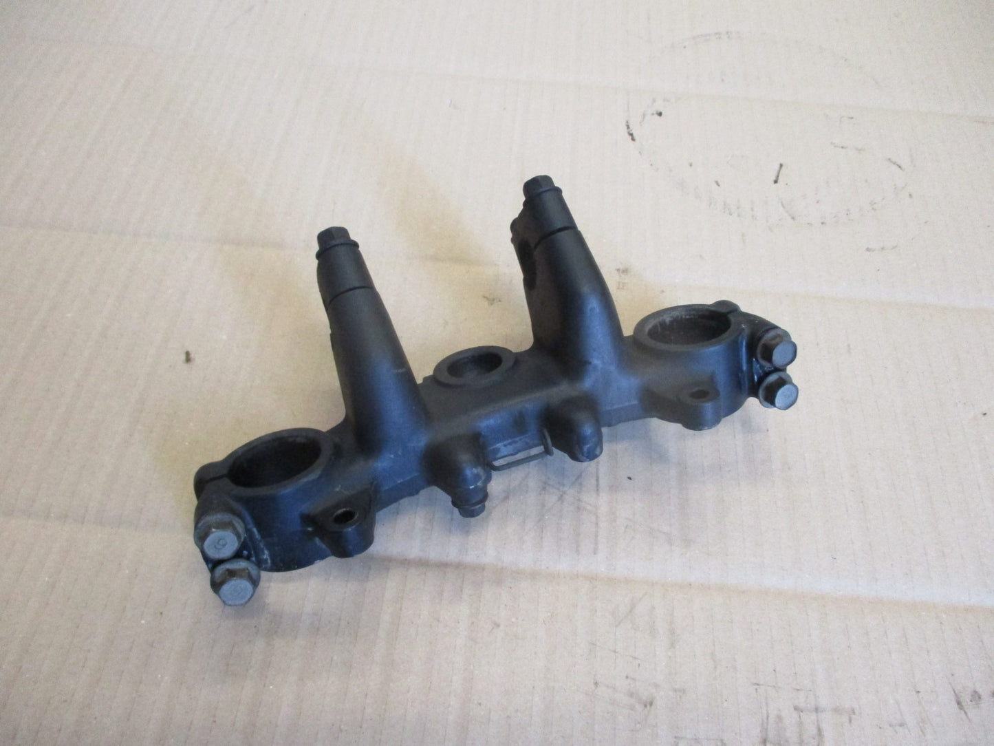 Té supérieur de fourche pour Yamaha 125 DTLC - 10V