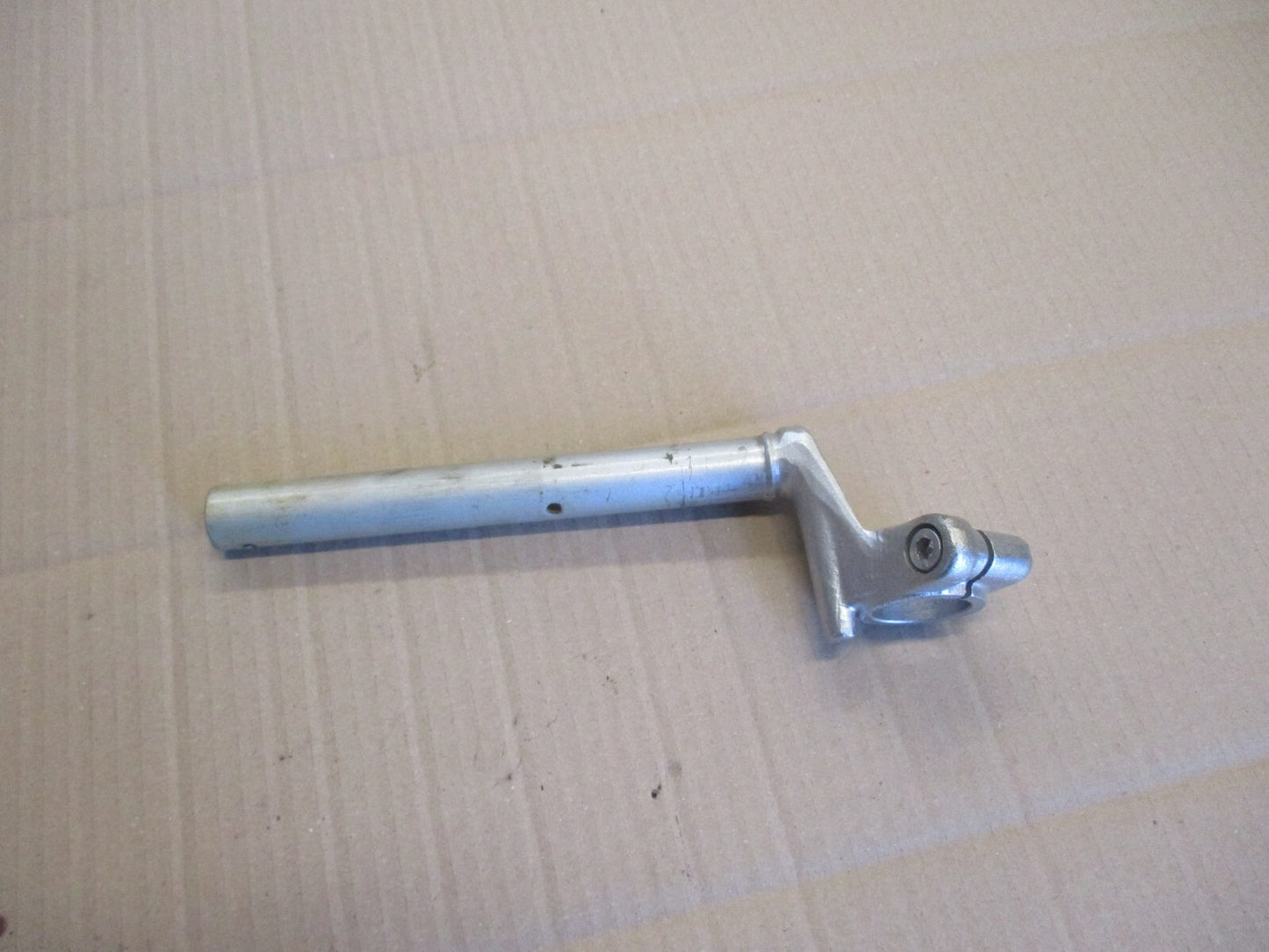 Bracelet Demi guidon gauche pour Honda 125 CBR - JC34