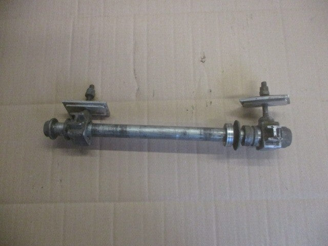 Axe de roue arrière pour Honda 750 VFR - RC24