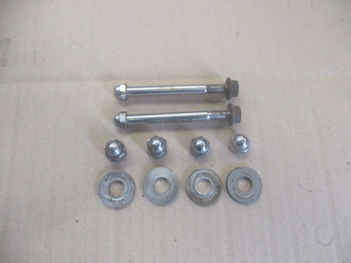 Vis et écrous de fixation amortisseurs et porte bagage pour Honda 125 CM - JC05
