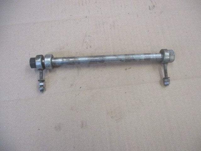 Axe de roue arrière pour Derbi 125 Mulhacen