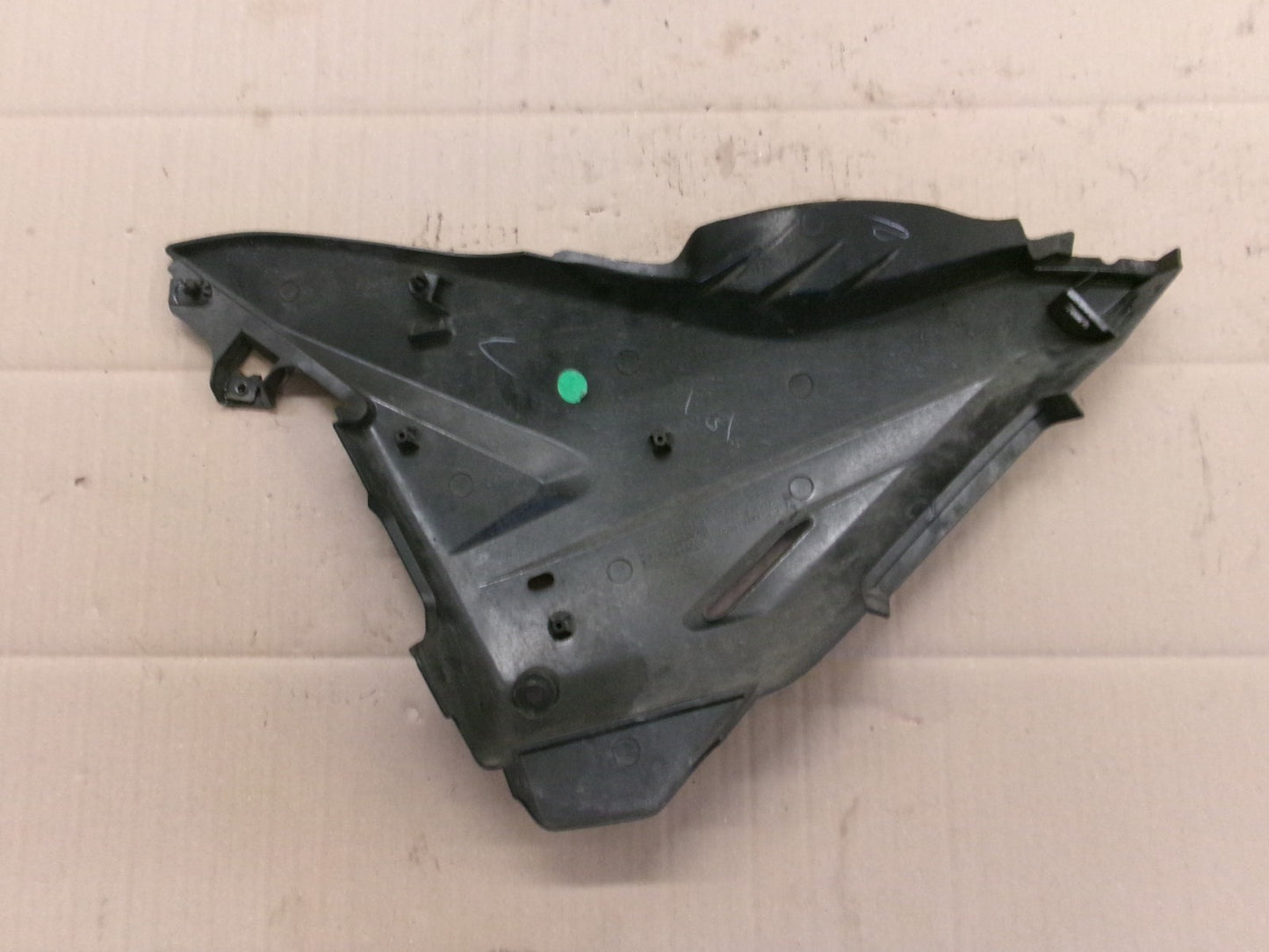 Cache latéral droit pour Honda 125 CBF - JC40A