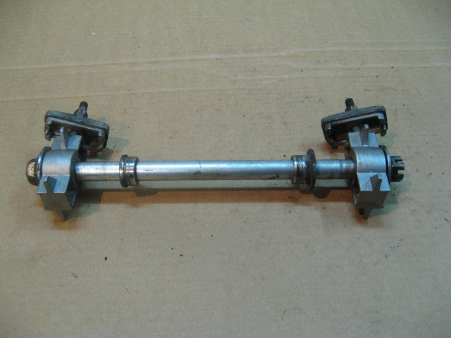 Axe de roue arrière complet de Yamaha 125 TDR modèle 4FU / 5AE