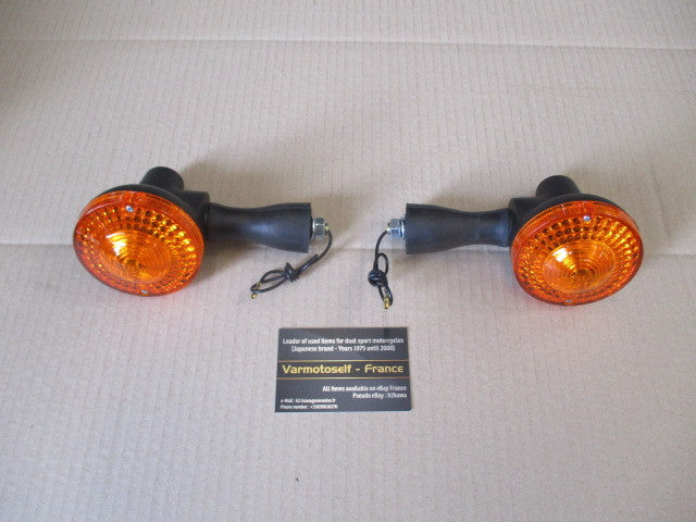 Clignotants arrière NEUFS + ampoules 6V-21W pour Yamaha 400 - 500 XT