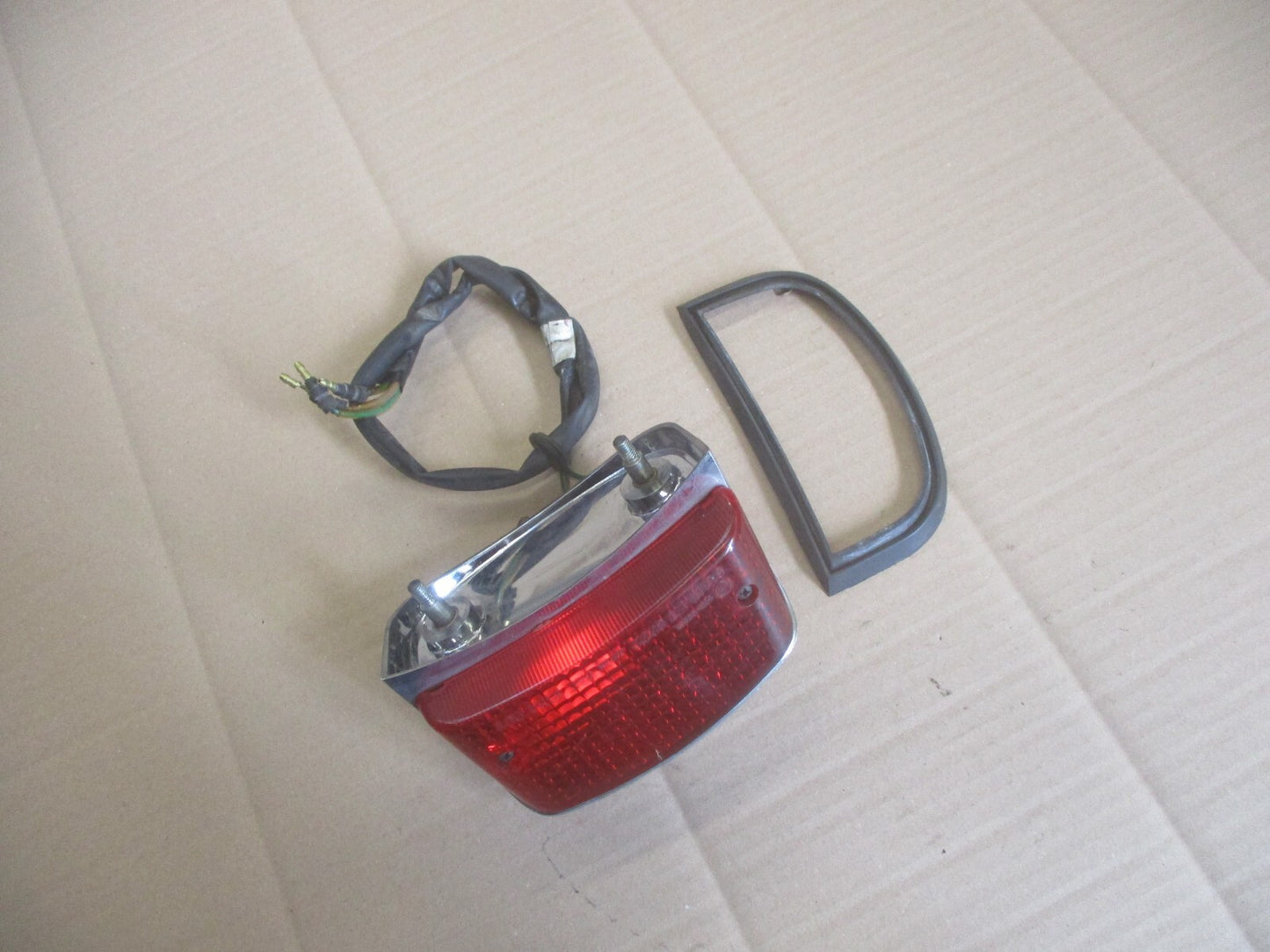 Feu arrière + joint pour Honda 125 Rebel - JC24A - JC26A