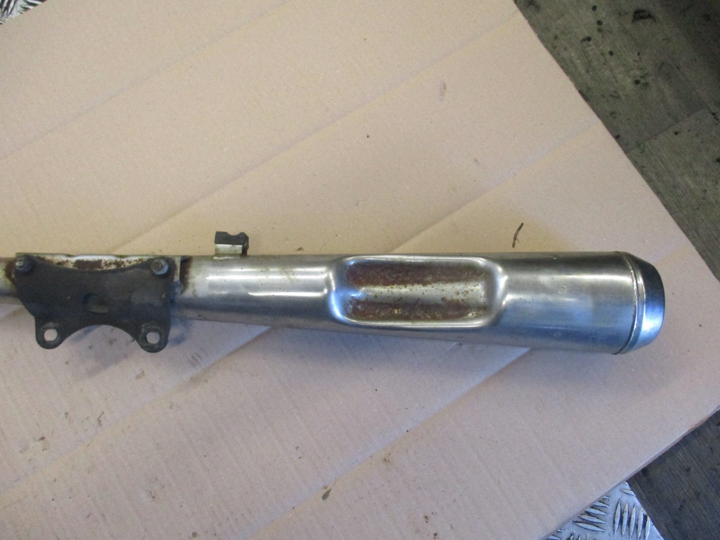 Pot d'échappement gauche pour Honda 125 CBT - CB125T - 125 Twin