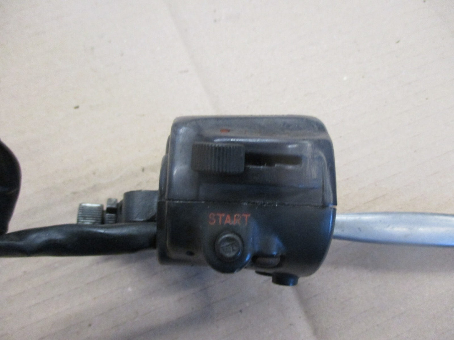 Poignée d'accélérateur et frein avant+ cocotte droite Honda 125 CM T - 1978/1981