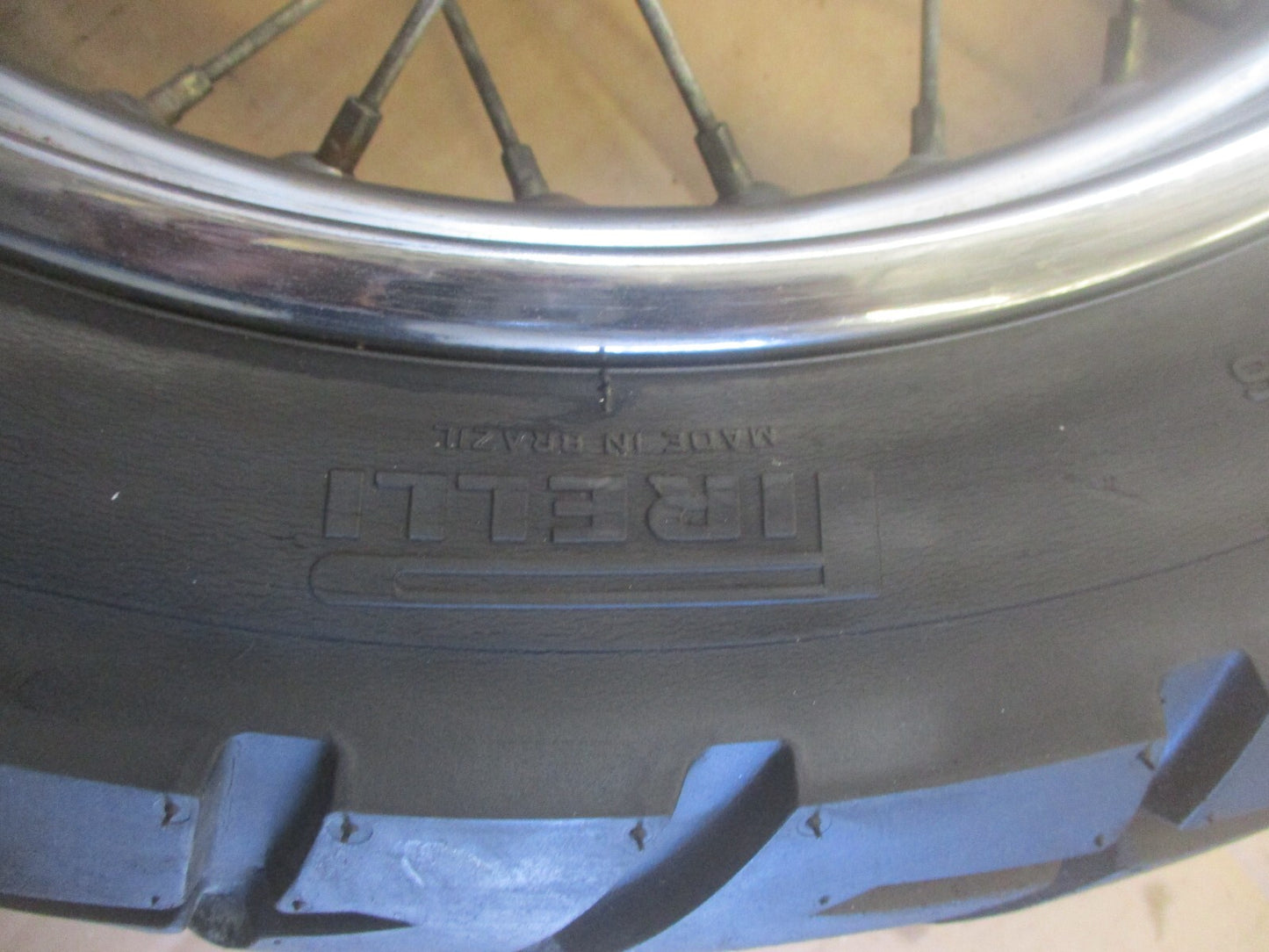 Roue arrière acier chromé avec pneu bon état Yamaha 600 XTE - 3TB - 4PT - DJ02
