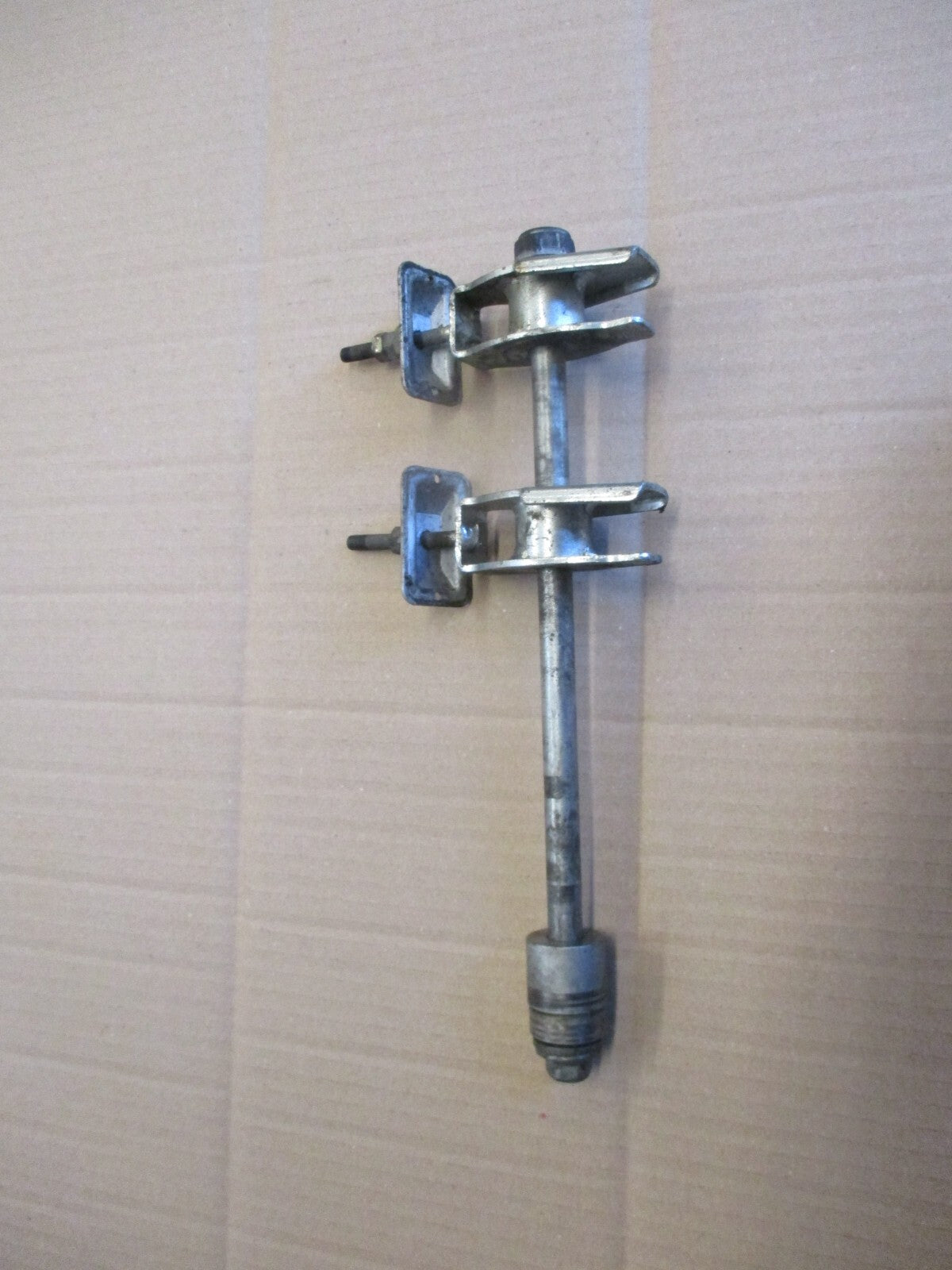 Axe de roue arrière pour Honda 125 CBR - JC34