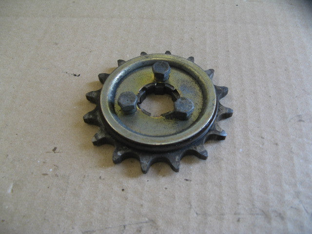 Pignon de sortie de boite pour Suzuki 600 DR - 650 DR - SN41A - SP41A