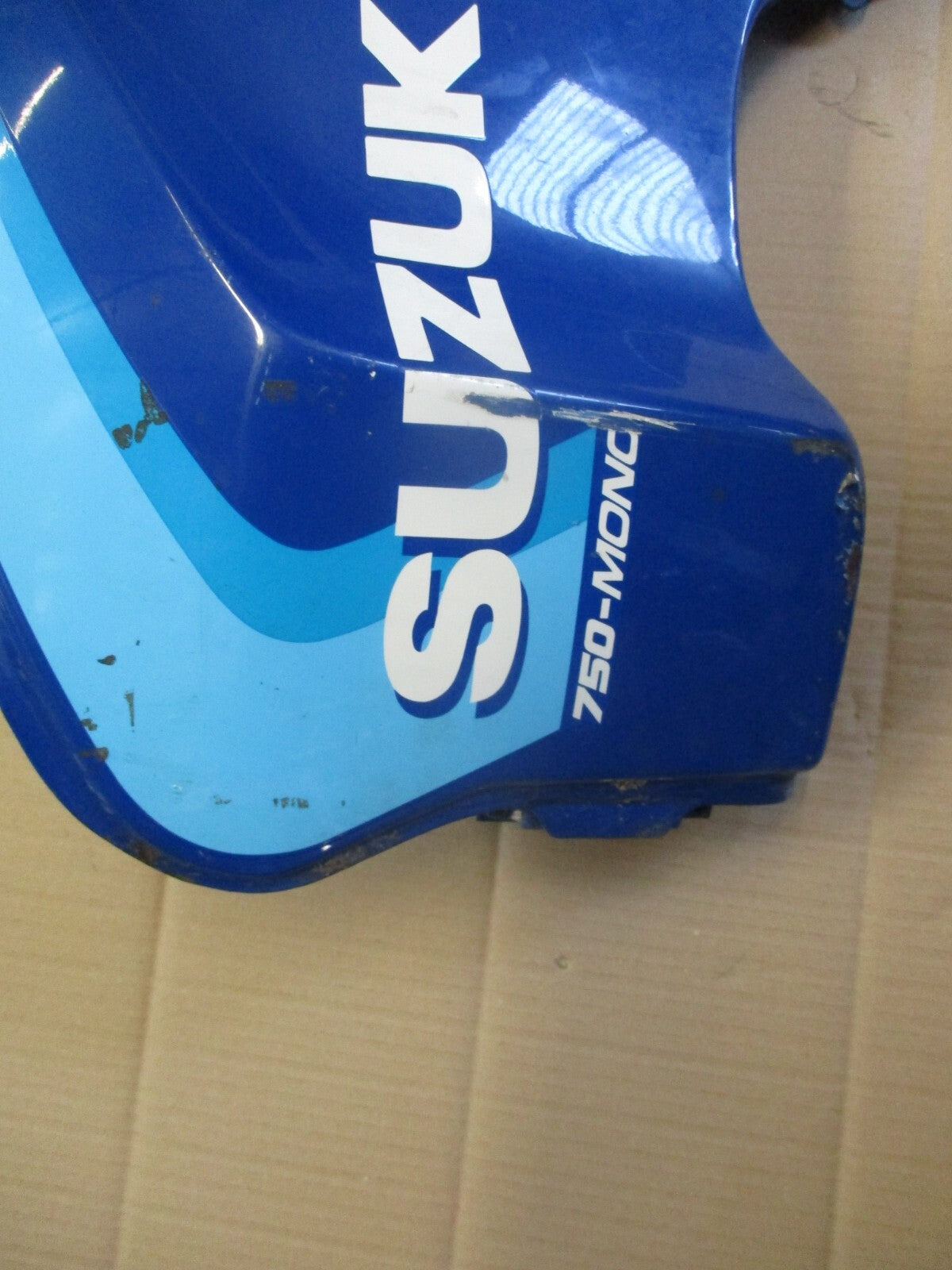 Réservoir droit et gauche pour Suzuki 750 DR - 800 DR - SR41 - SR42A