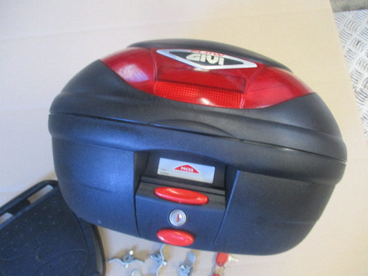 Top case + support GIVI, comme neuf, deux clés