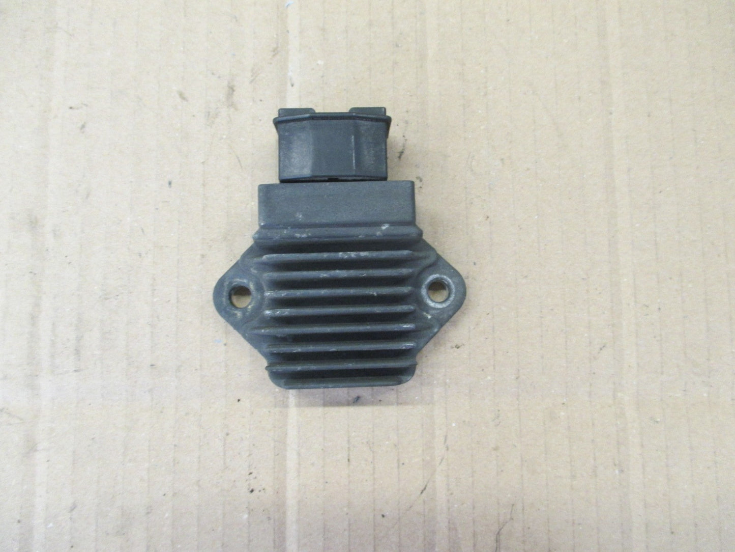 Régulateur référence FH008AA pour Honda 1000 XLV Varadéro - SD02 - 2003/2010