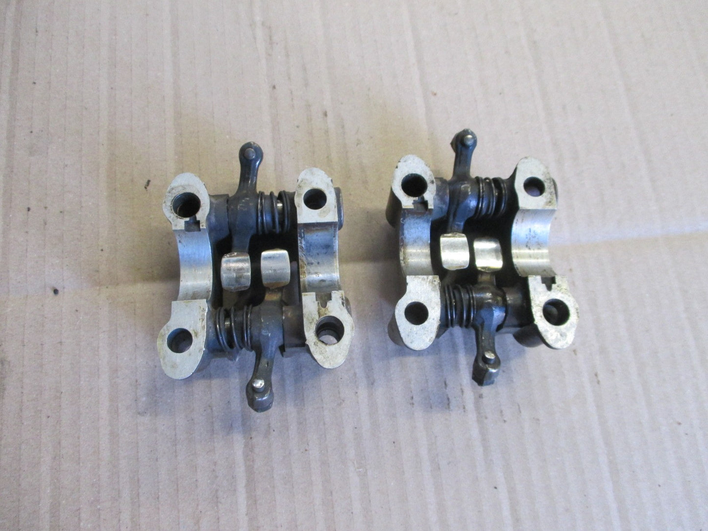 Culbuteurs + supports pour Honda 125 CBT - CB125T - 125 Twin