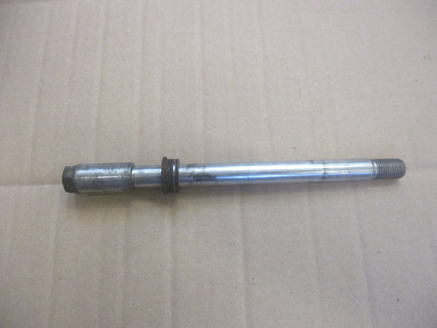 Axe de roue avant pour Yamaha 125 TDR modèle 3XD