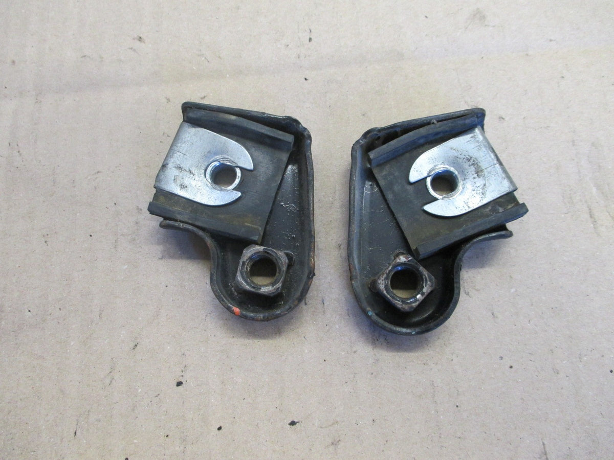 Pattes de clignotants arrières pour Suzuki 125 GT